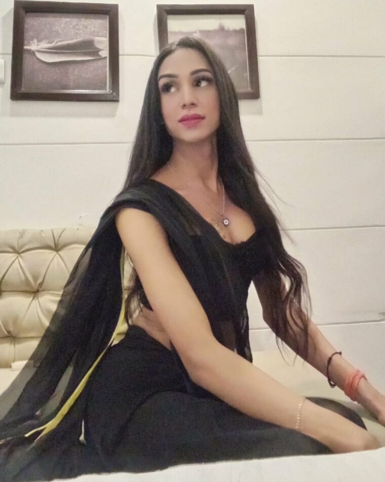 Radhika 27