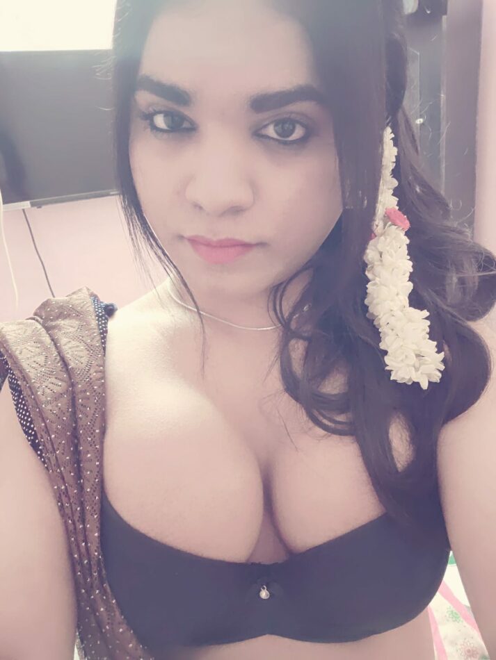 Hot Aarti 1