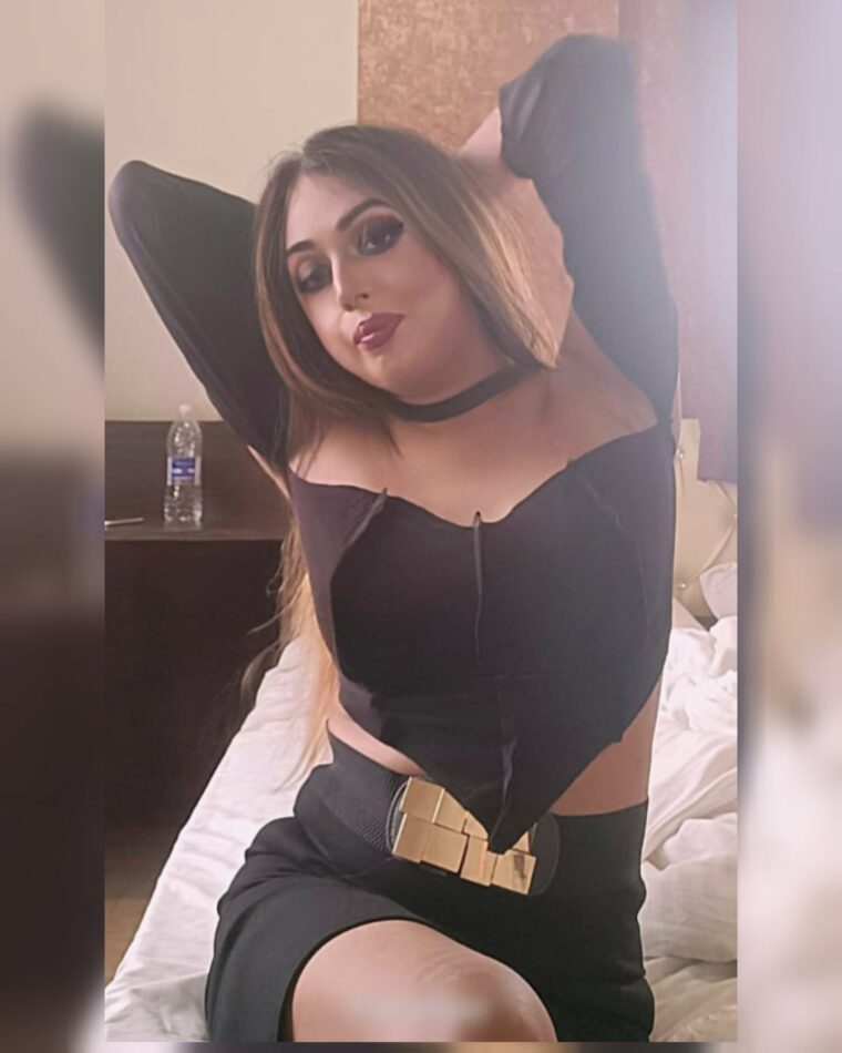 Shemale Sunayna 50