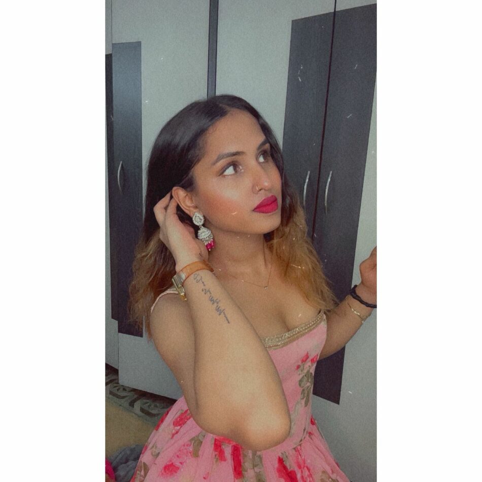 Aastha Shemale 1